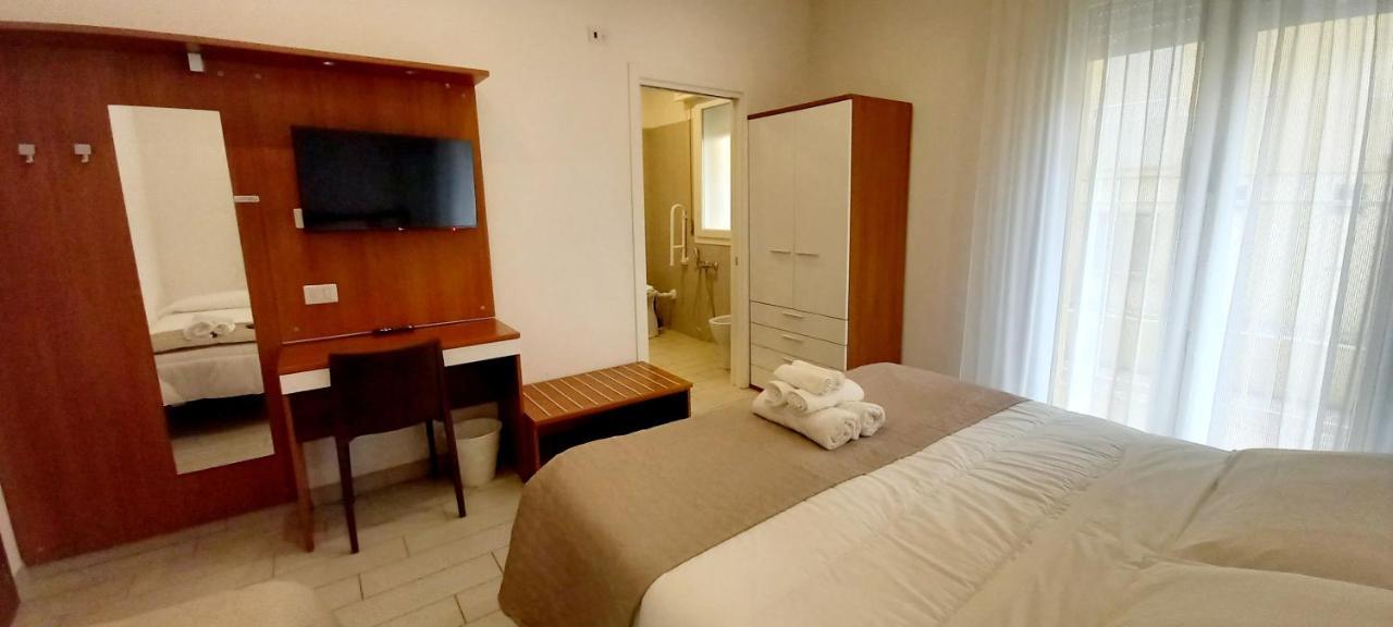 Hotel Brotas Rímini Exterior foto
